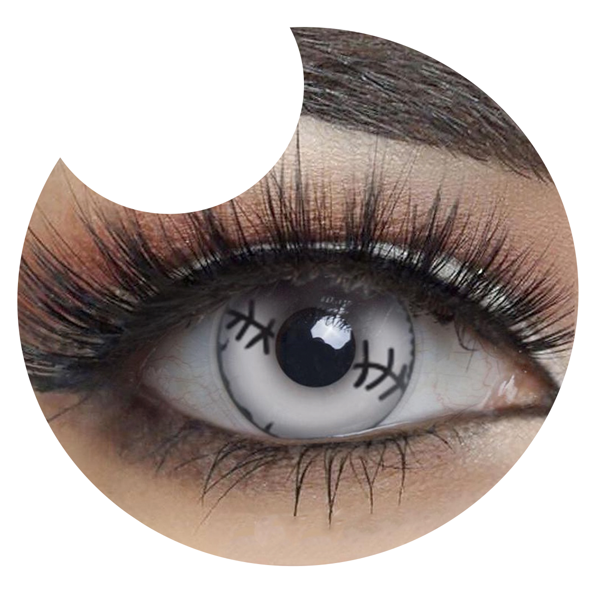 Primer plano del ojo con los pupilentes Blanco Costura de Optioutlet puestos
