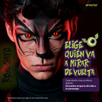 Modelo caracterizado con los pupilentes de fantasía Gato Rojo