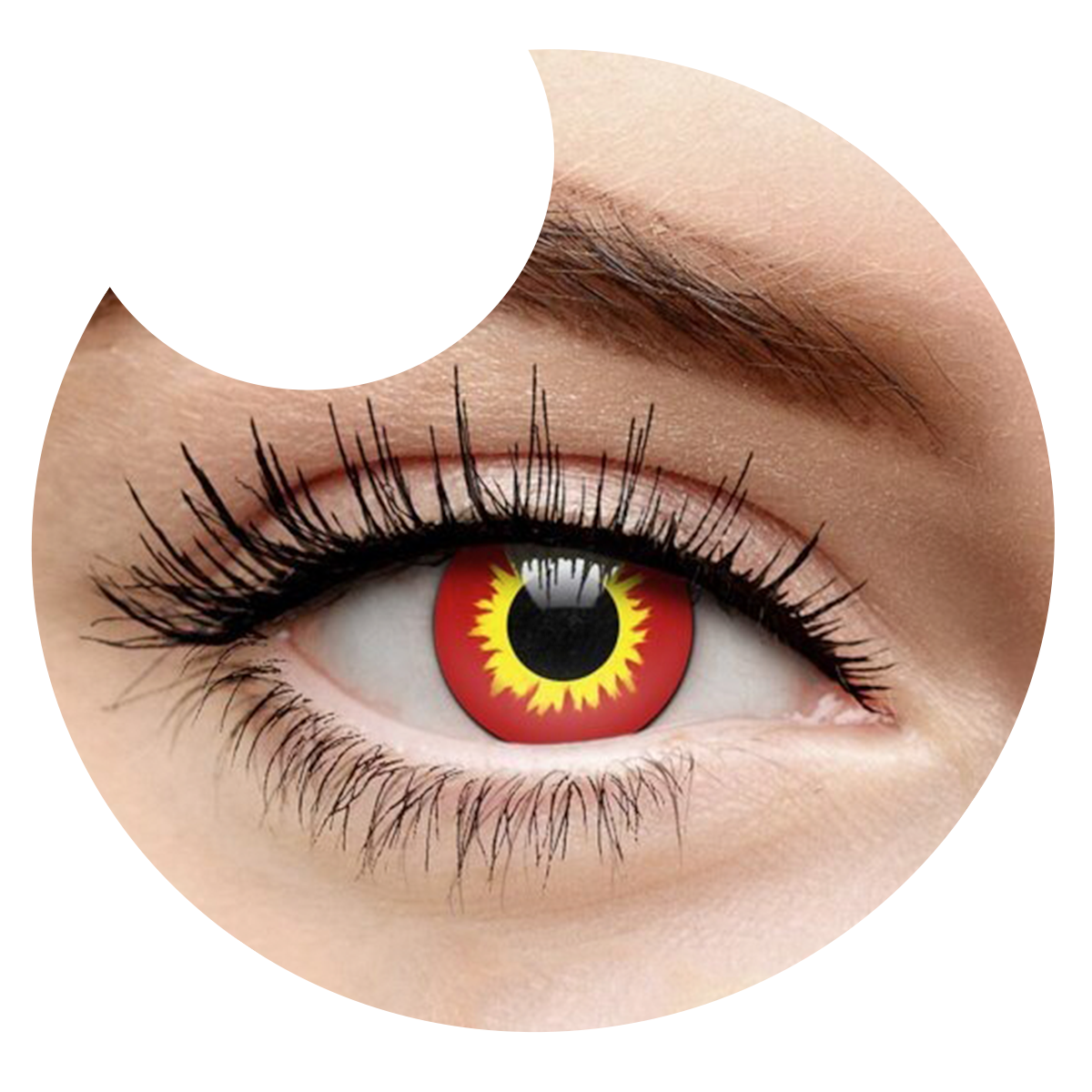 Primer plano del ojo con los pupilentes Rojo Fuego de Optioutlet puestos
