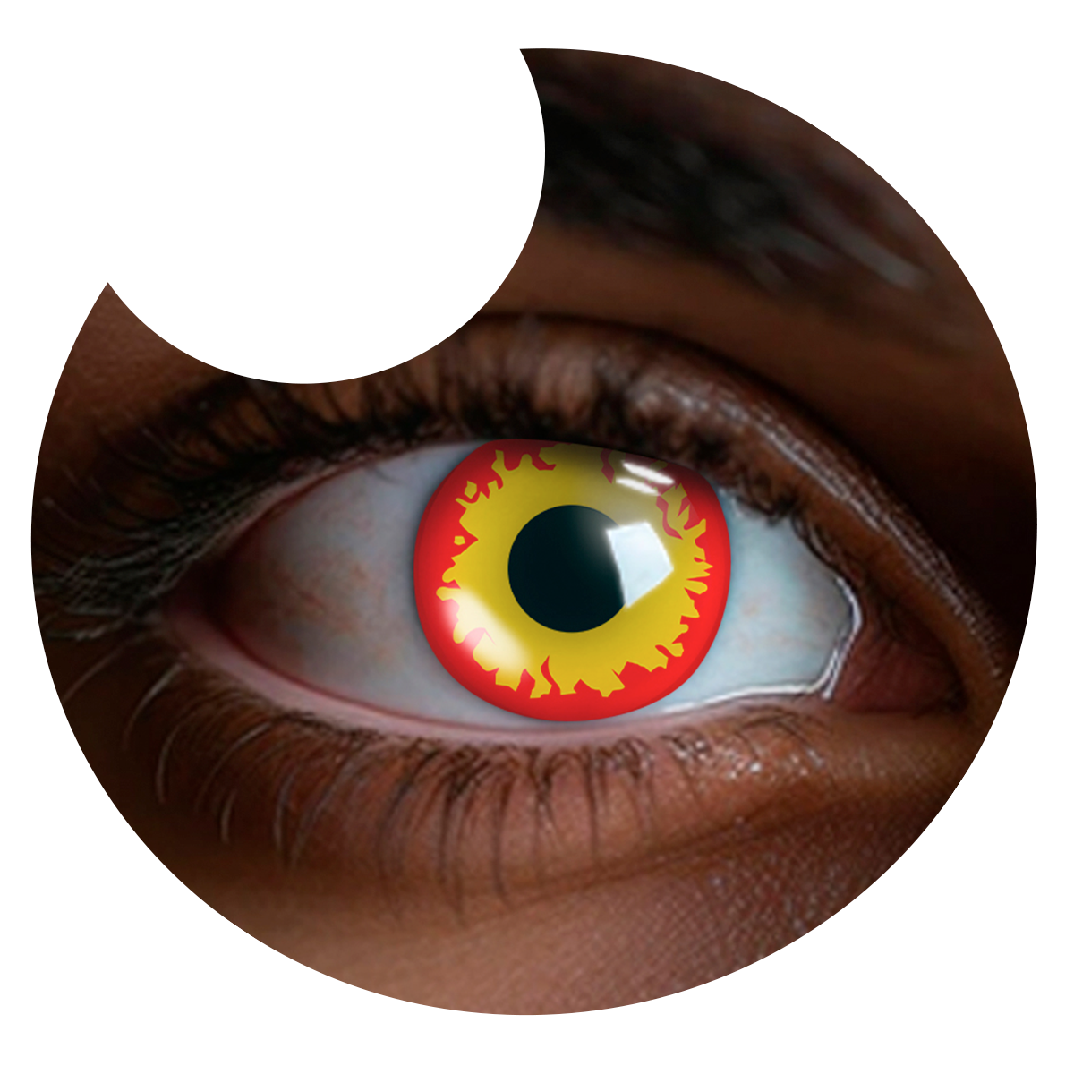 Primer plano del ojo con los pupilentes Rojo Llamarada de Optioutlet puestos