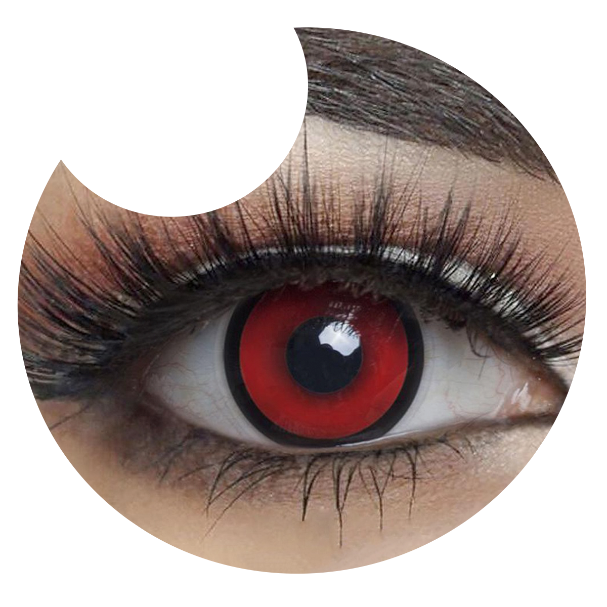 Primer plano del ojo con los pupilentes Rojo Manson de Optioutlet puestos