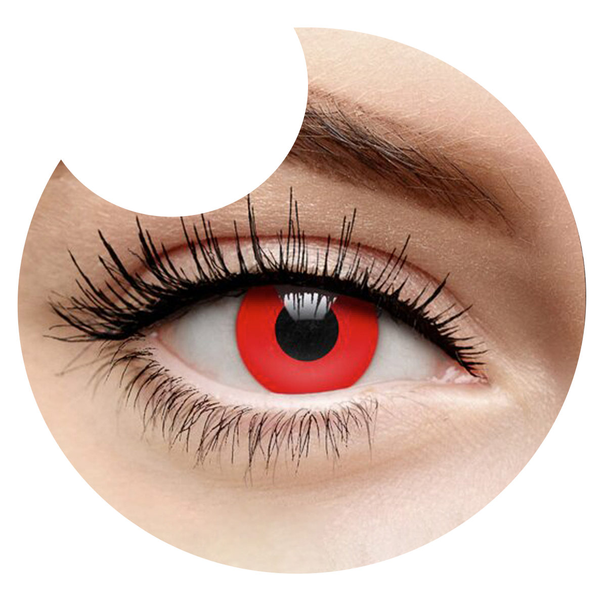 Primer plano del ojo con los pupilentes Rojo Sangre de Optioutlet puestos