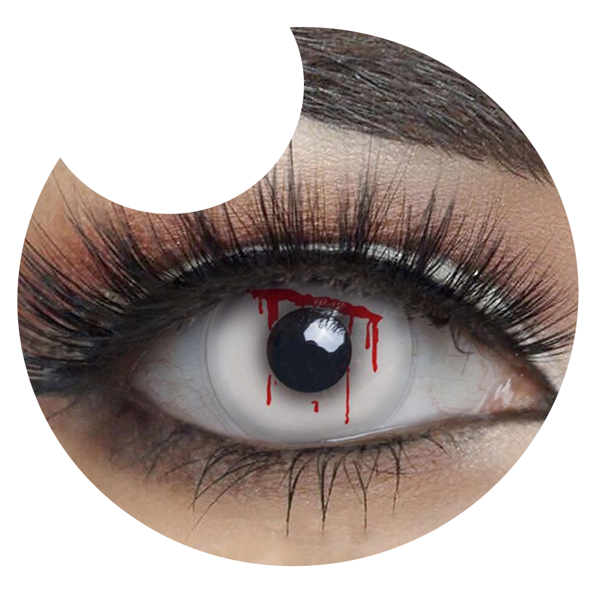 Primer plano del ojo con los pupilentes Sangrado Corte de Optioutlet puestos