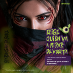Modelo caracterizado con los pupilentes de fantasía Sharingan Sasuke