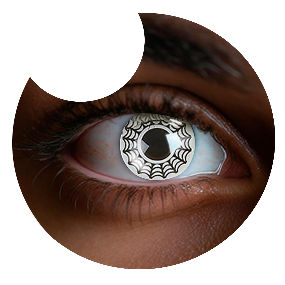 Primer plano del ojo con los pupilentes Telaraña Blanco de Optioutlet puestos