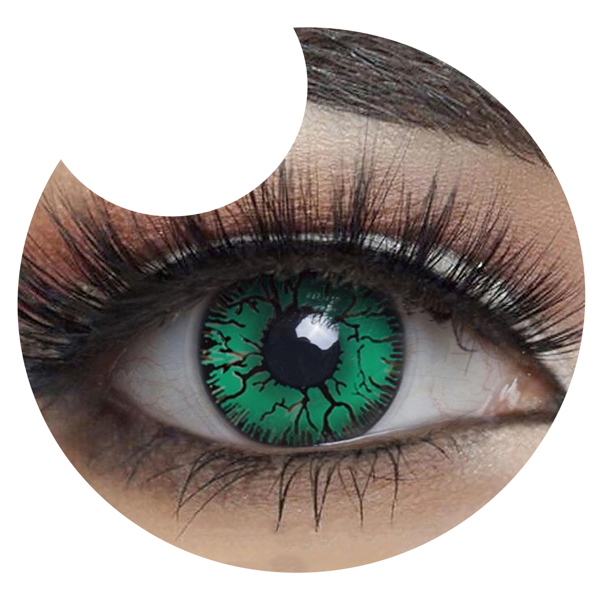 Primer plano del ojo con los pupilentes Verde Crack de Optioutlet puestos