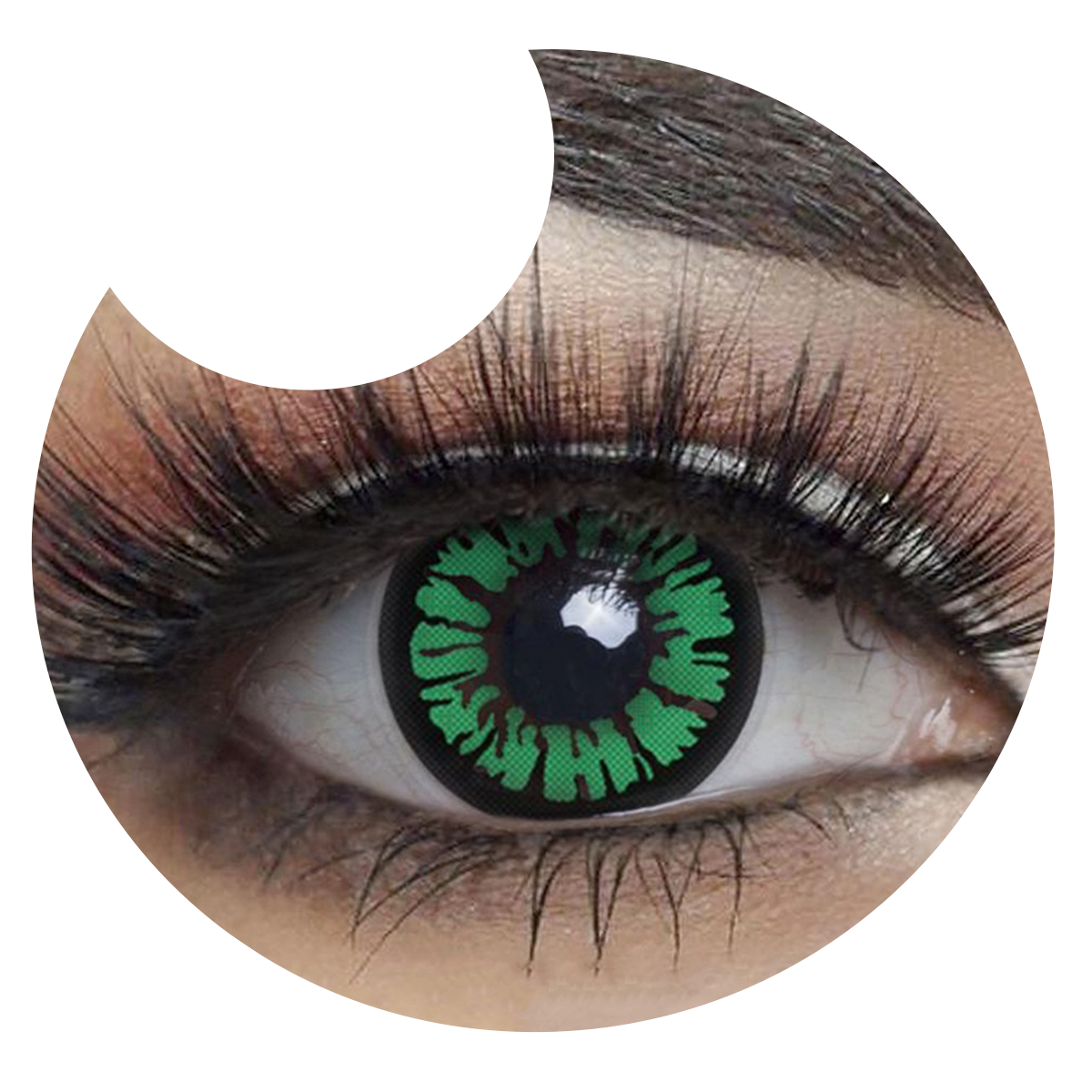 Primer plano del ojo con los pupilentes Verde Glamour de Optioutlet puestos