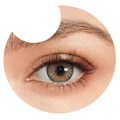 Primer plano del ojo con pupilentes Verde Joker de Optioutlet
