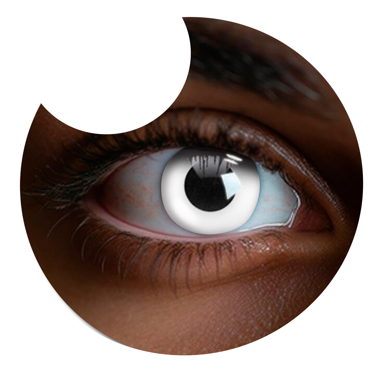 Primer plano del ojo con los pupilentes Zombie Blanco Graduado de Optioutlet puestos